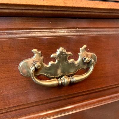 LOT 78 D: Hutch & Extendable Sideboard