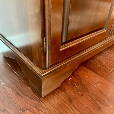 LOT 78 D: Hutch & Extendable Sideboard