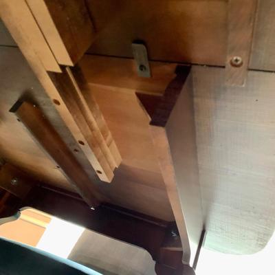 LOT 79 D: Dining Room Table, 6 Dining Chairs, Extra Leaf, & Pads