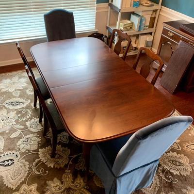 LOT 79 D: Dining Room Table, 6 Dining Chairs, Extra Leaf, & Pads