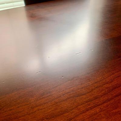 LOT 79 D: Dining Room Table, 6 Dining Chairs, Extra Leaf, & Pads