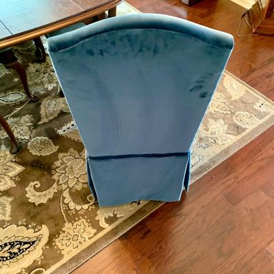 LOT 79 D: Dining Room Table, 6 Dining Chairs, Extra Leaf, & Pads