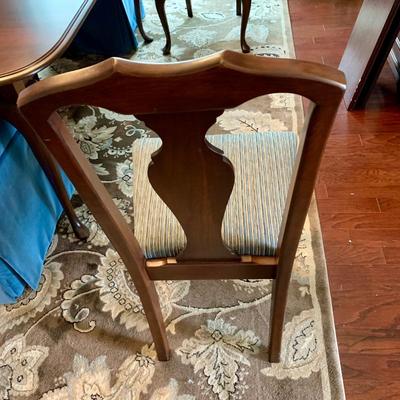 LOT 79 D: Dining Room Table, 6 Dining Chairs, Extra Leaf, & Pads