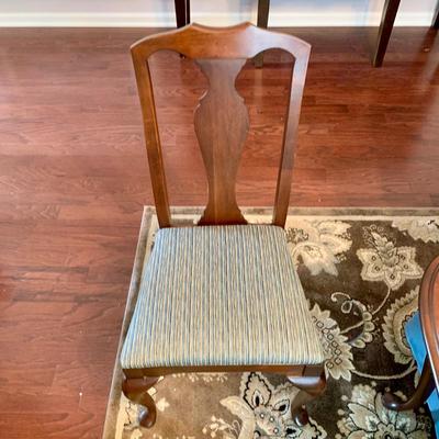 LOT 79 D: Dining Room Table, 6 Dining Chairs, Extra Leaf, & Pads