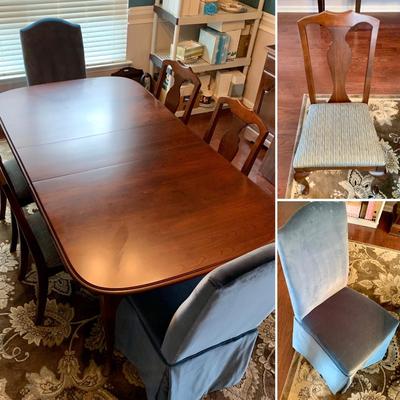 LOT 79 D: Dining Room Table, 6 Dining Chairs, Extra Leaf, & Pads