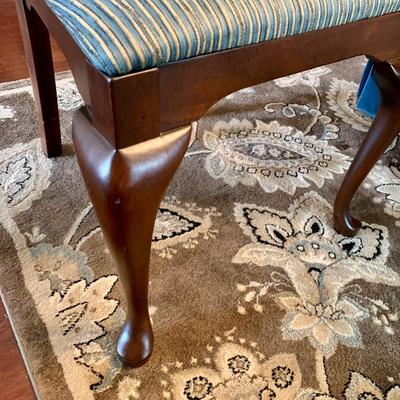 LOT 79 D: Dining Room Table, 6 Dining Chairs, Extra Leaf, & Pads