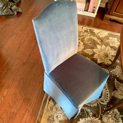 LOT 79 D: Dining Room Table, 6 Dining Chairs, Extra Leaf, & Pads