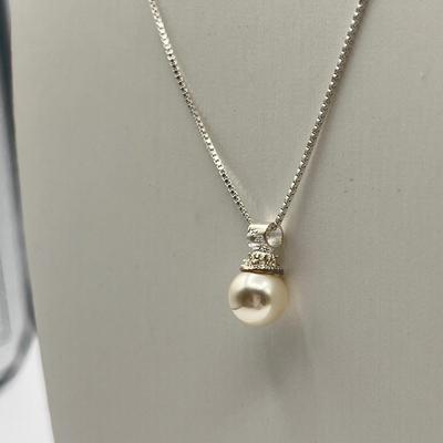 LOT 98J: Sterling Silver 18" Necklace w/ Cultured Pearl Pendant