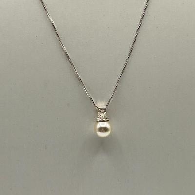 LOT 98J: Sterling Silver 18" Necklace w/ Cultured Pearl Pendant