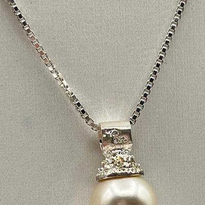 LOT 98J: Sterling Silver 18" Necklace w/ Cultured Pearl Pendant