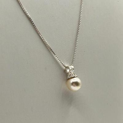 LOT 98J: Sterling Silver 18" Necklace w/ Cultured Pearl Pendant