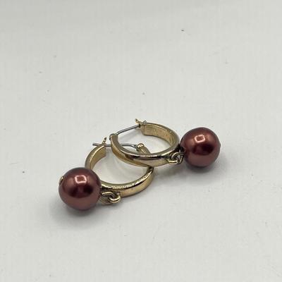 LOT 100J: Necklaces, Bracelets and Earrings