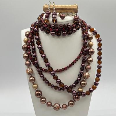 LOT 100J: Necklaces, Bracelets and Earrings