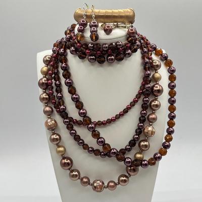 LOT 100J: Necklaces, Bracelets and Earrings