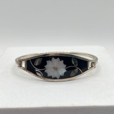 LOT 109J: Alpaca Mexico Silver Bracelet and Earrings