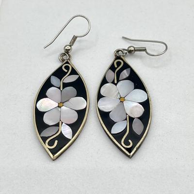 LOT 109J: Alpaca Mexico Silver Bracelet and Earrings