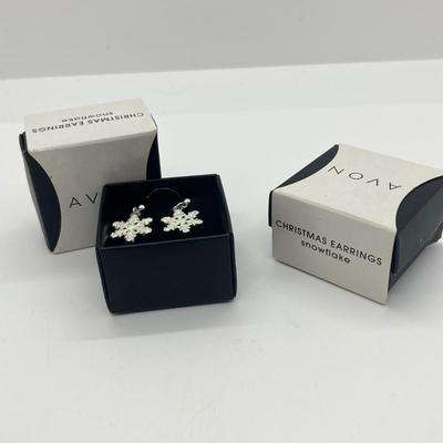 LOT 143J: Christmas Themed Avon Jewelry in Original Boxes