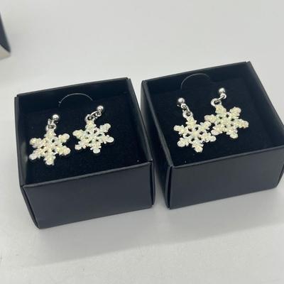 LOT 143J: Christmas Themed Avon Jewelry in Original Boxes