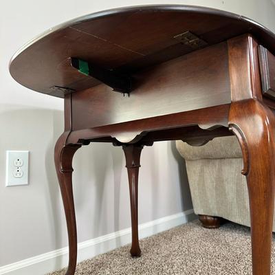 LOT 175L: Pair Of Vintage Hammary Drop Leaf Tables