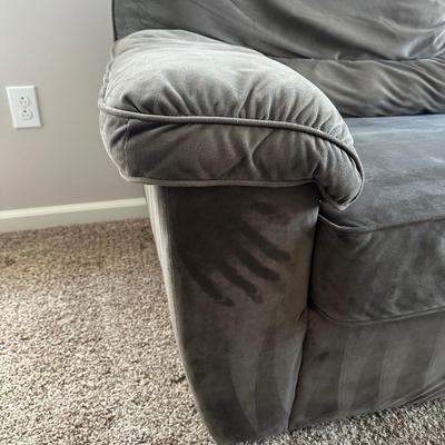 LOT 178L: Couch/Pullout Bed