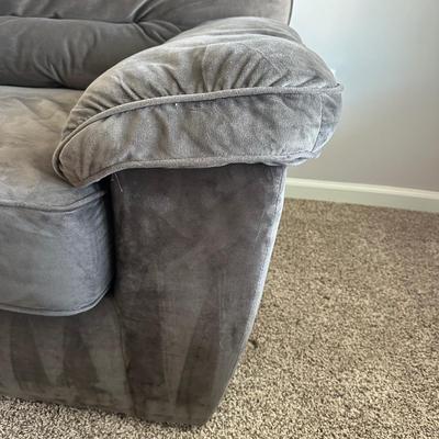 LOT 178L: Couch/Pullout Bed