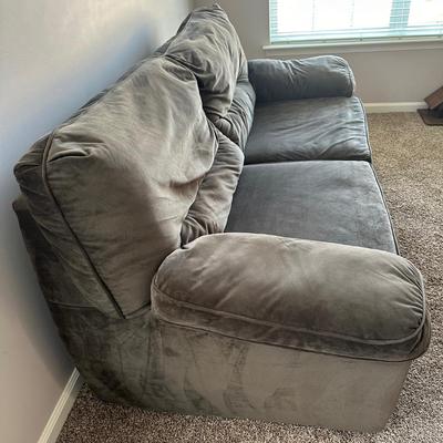 LOT 178L: Couch/Pullout Bed