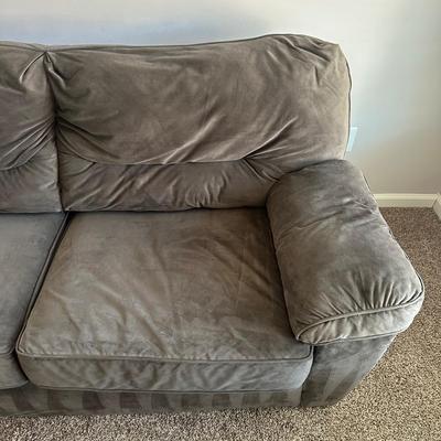 LOT 178L: Couch/Pullout Bed