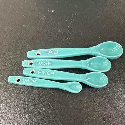 LOT 179K: Temptations Floral Lace Collection & More