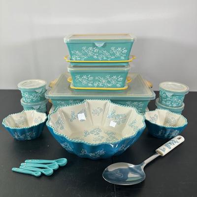 LOT 179K: Temptations Floral Lace Collection & More