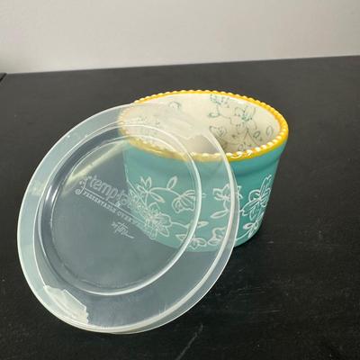 LOT 179K: Temptations Floral Lace Collection & More