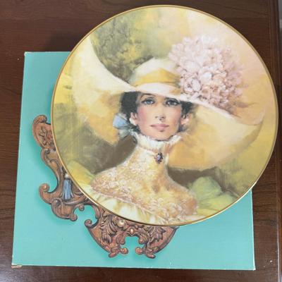 LOT 181L: Avon Decorative Plate Collection - Mrs. P.F.E. Albee Seasons Portrait Plates & Avon Anniversary Commemorative Plates