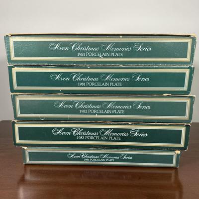 LOT 182L: Vintage Avon Christmas Memories Series Plates w/ Boxes - 1981-1984