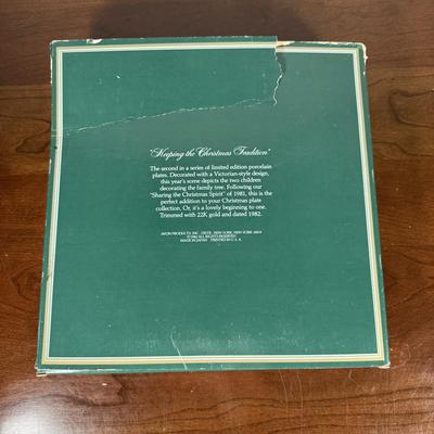LOT 182L: Vintage Avon Christmas Memories Series Plates w/ Boxes - 1981-1984