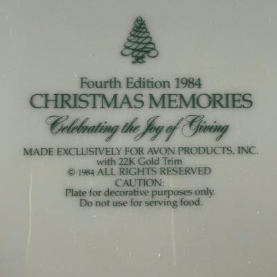 LOT 182L: Vintage Avon Christmas Memories Series Plates w/ Boxes - 1981-1984