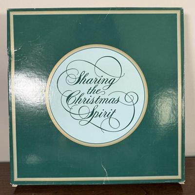 LOT 182L: Vintage Avon Christmas Memories Series Plates w/ Boxes - 1981-1984