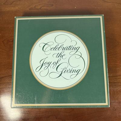 LOT 182L: Vintage Avon Christmas Memories Series Plates w/ Boxes - 1981-1984