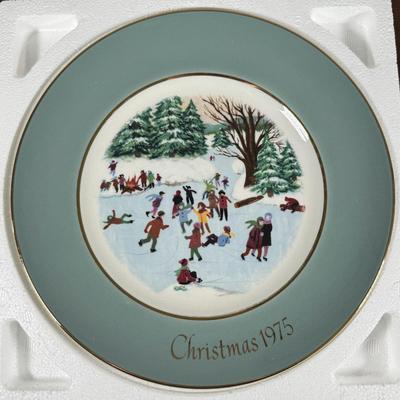 LOT 183L: Vintage Avon Christmas Plates w/ Boxes - 1975-1979