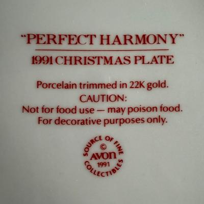 LOT 184L: Avon Christmas Plates w/ Boxes 1987-1993