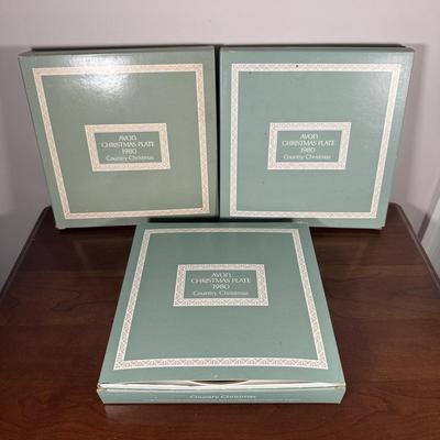 LOT 185L: Avon - Vintage Christmas Plates, Sweet Country Harvest S&P Shakers & Country Den Ceramic Tankard - all w/ Boxes