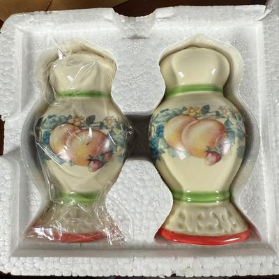 LOT 185L: Avon - Vintage Christmas Plates, Sweet Country Harvest S&P Shakers & Country Den Ceramic Tankard - all w/ Boxes