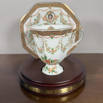 LOT 187L: Avon Honor Society Mrs. P.F.E. Albee Commemorative Tea Cup & Saucer Sets w/ Boxes - 1991, 1994-1997