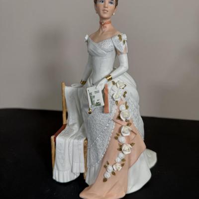 LOT 193D: Avon President’s Club Mrs. Albee Awards in Boxes 1996, 1988, 1991-1993