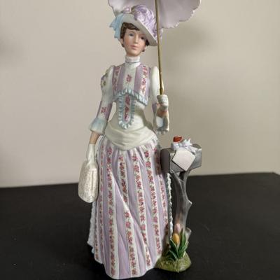 LOT 193D: Avon President’s Club Mrs. Albee Awards in Boxes 1996, 1988, 1991-1993