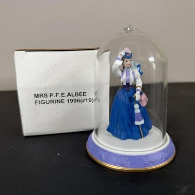 LOT 195D: Avon Mini Mrs PFE Albee Figurines w/ Cloche Displays & Boxes 1995-2000