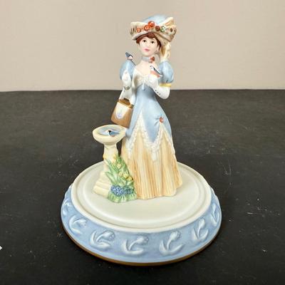 LOT 195D: Avon Mini Mrs PFE Albee Figurines w/ Cloche Displays & Boxes 1995-2000