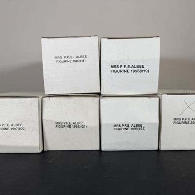 LOT 195D: Avon Mini Mrs PFE Albee Figurines w/ Cloche Displays & Boxes 1995-2000
