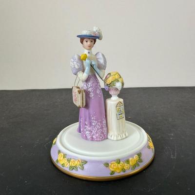 LOT 196D: Avon Mini Mrs PFE Albee Figurines w/ Cloche Displays & Boxes 2001-2002, 2004, 2007-2008 & 2009