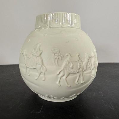 LOT 198D: Christmas Gifts & Home Decor - Avon, Homco Denim Days Santa, Lenox, Norman Rockwell & More