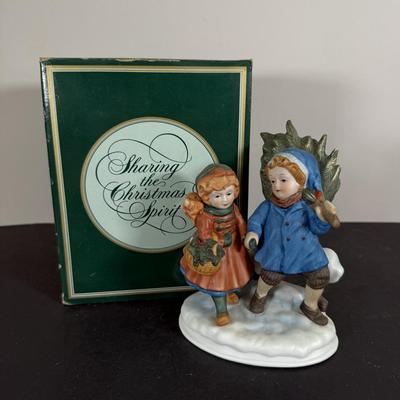 LOT 198D: Christmas Gifts & Home Decor - Avon, Homco Denim Days Santa, Lenox, Norman Rockwell & More