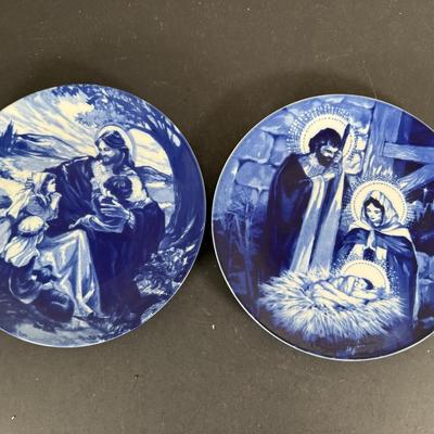 LOT 198D: Christmas Gifts & Home Decor - Avon, Homco Denim Days Santa, Lenox, Norman Rockwell & More